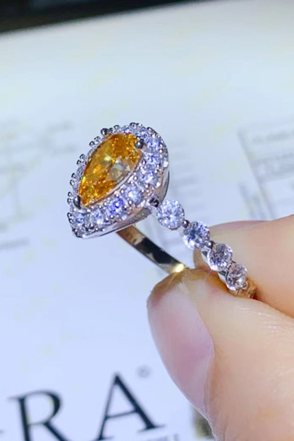 1 Carat Moissanite Contrast Teardrop Ring - Beautifeye Boutique